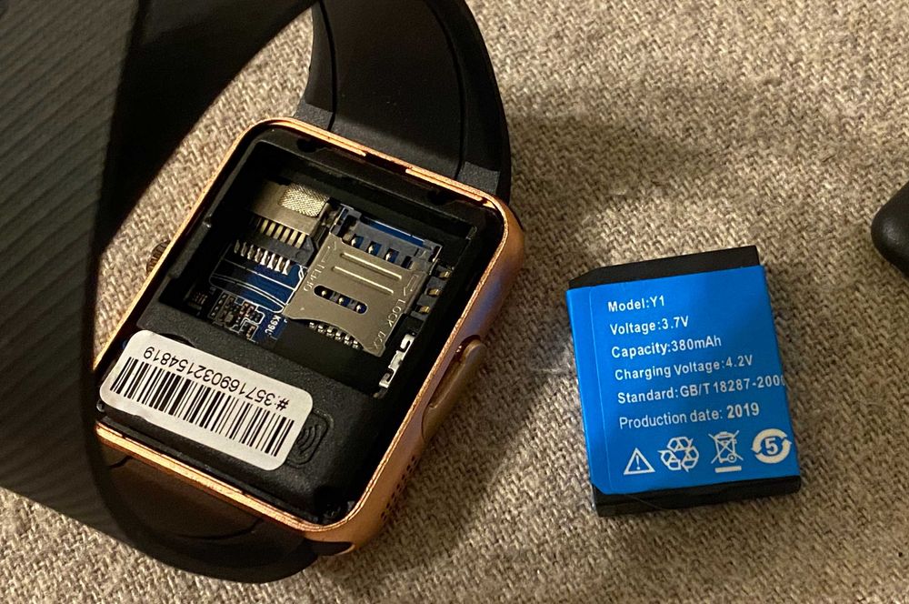 Smartwatch Y1 cu slot SIM și card, nou, defect nu pornește