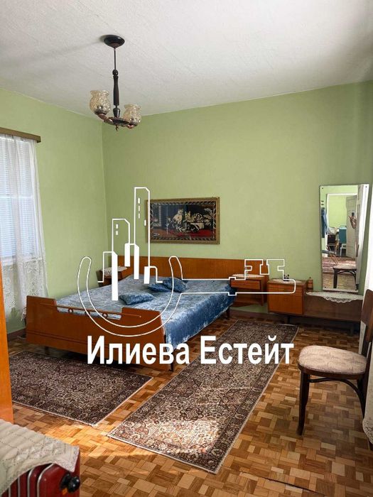 Продава къща с двор в с.Ябълково до Димитровград