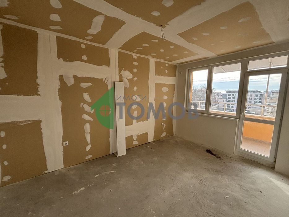 Топъл и просторен тристаен апартамент в кв. Самара 3