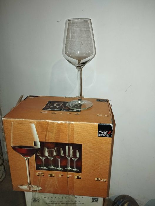 Продам винные фужеры 6 шт. Стекло. Самовывоз.