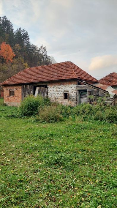 Casa veche + teren- zona superba BRATCA