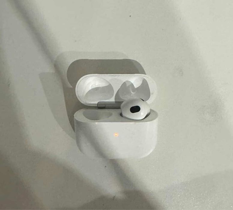 Эирподсы 4 без 1 наушника