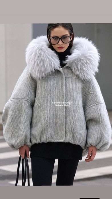 Geaca din lana naturala de oaie cu guler de vulpe