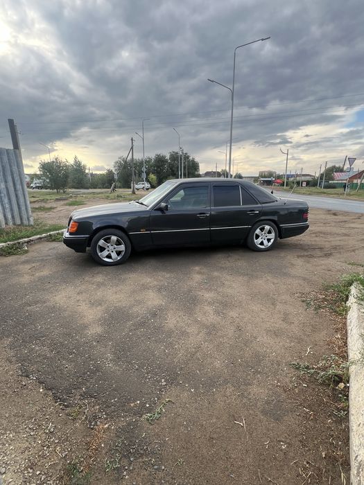 Мерседес бенц Е300 124