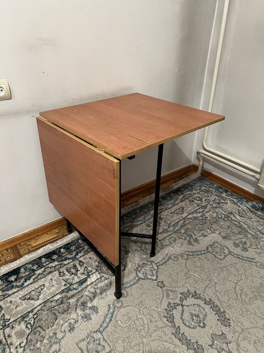 Продам стол небольшой срочно!