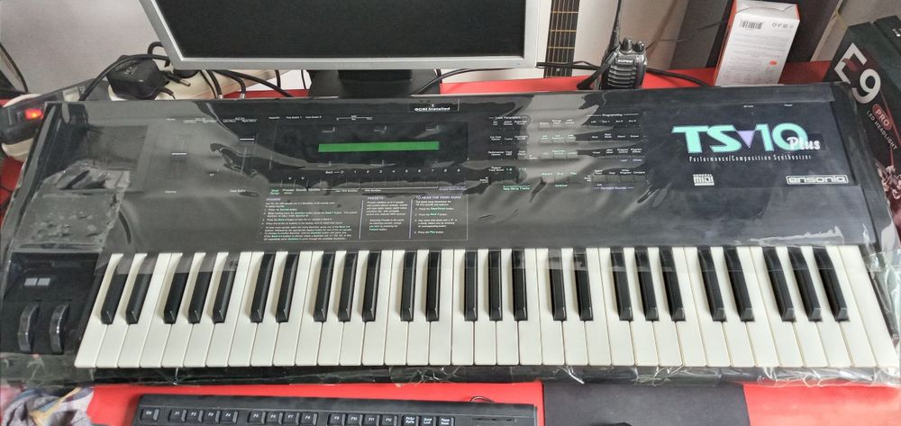 Ensoniq TS10 plus yangi 100%