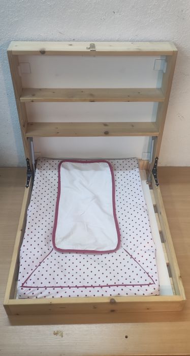 Сгъваем стенен повивалник за бебе – правен по поръчка