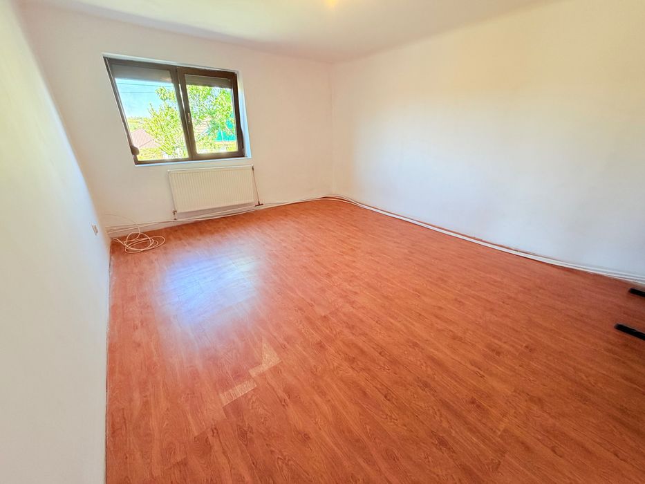 Vand casa in Paleu, Jud Bihor! 3 camere, living mare, garaj dublu. Teren 711 mp.