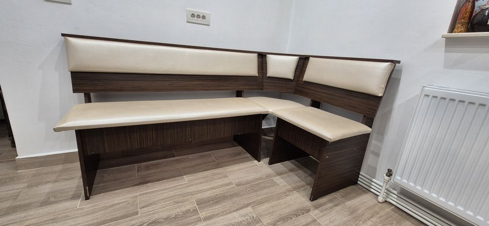 Coltar de bucătărie cu masă