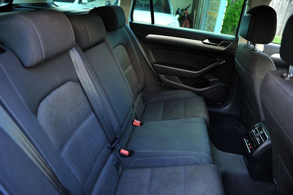 W Passat B8 190cp Faruri matrix
