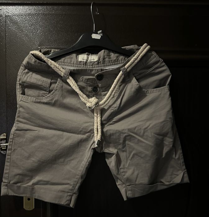 Бежови панталони