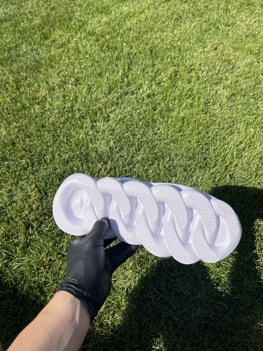 Versace chain reaction papuci