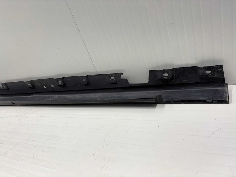 Десен праг БМВ Ф10 Ф11 BMW F10 F11