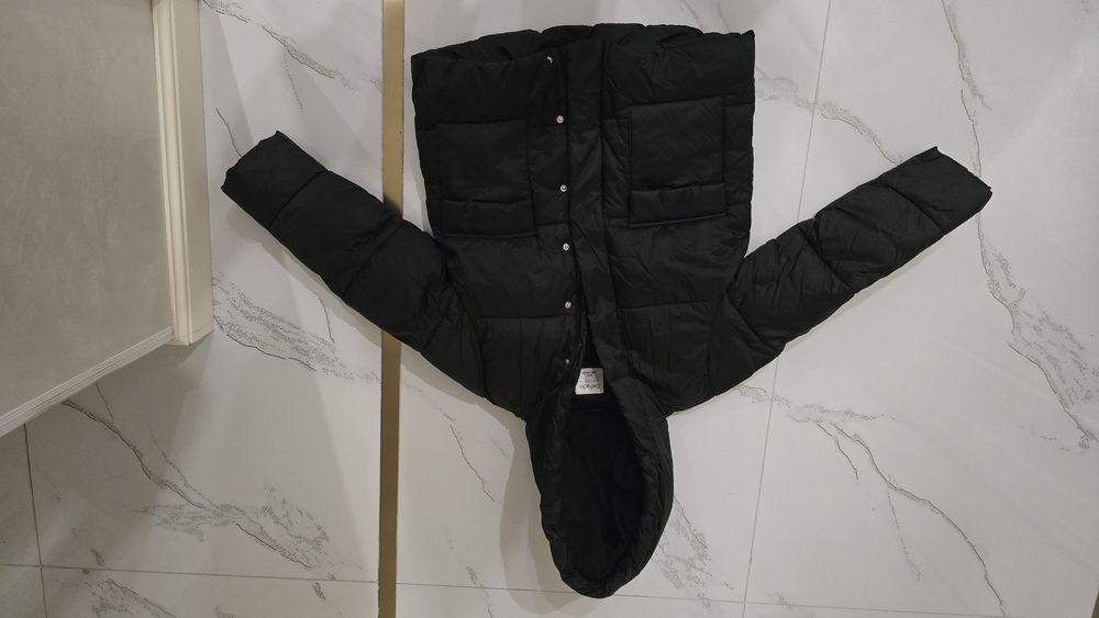 Продам куртки цена 1000/1500