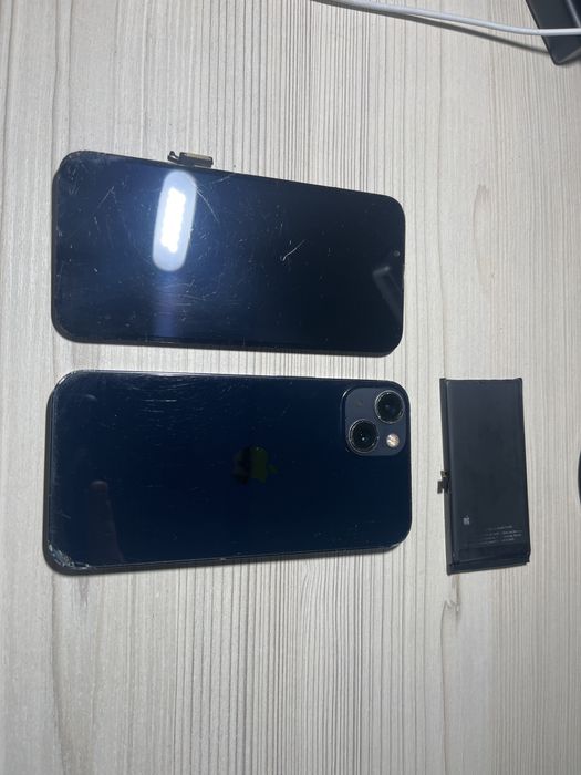 Dezmembrez iphone 13 [mentiuni]