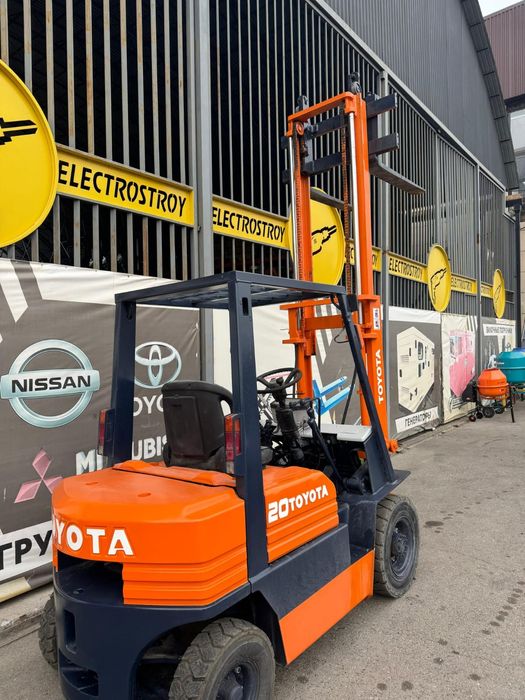 Вилочный погрузчик Тойота 5 модель
