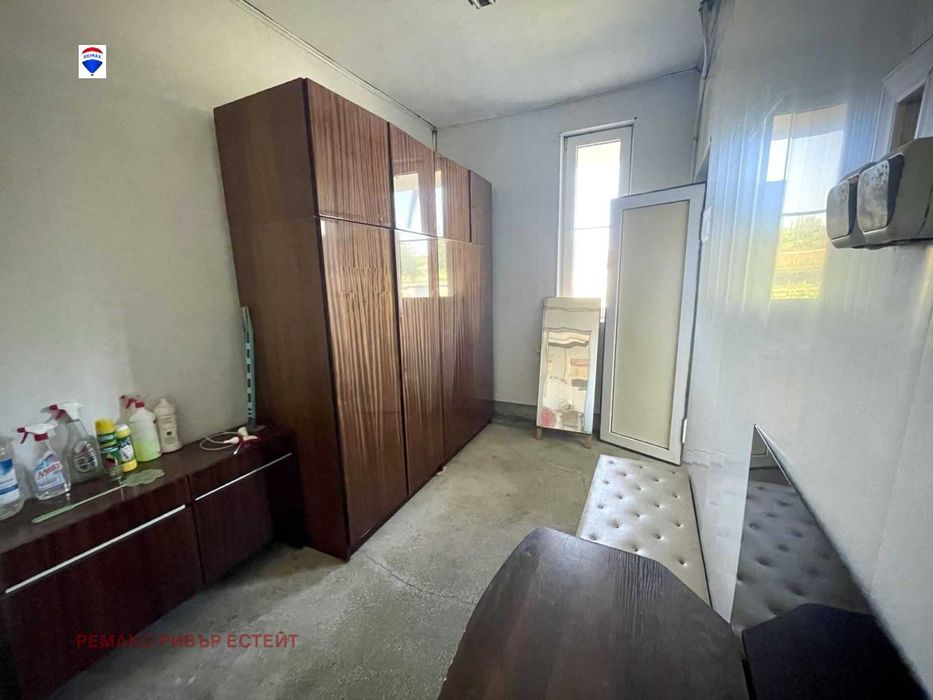 Бизнес имот за продажба в с. Обретеник