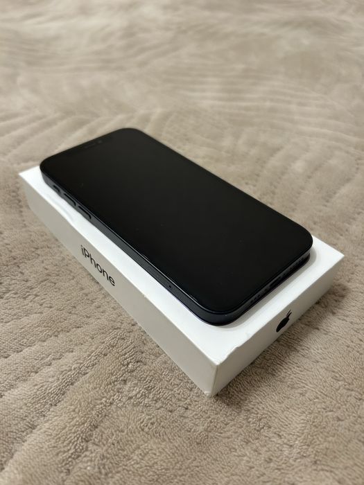 Продам Iphone 12