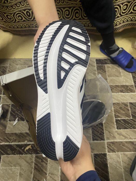 Кросовкий черный адидас