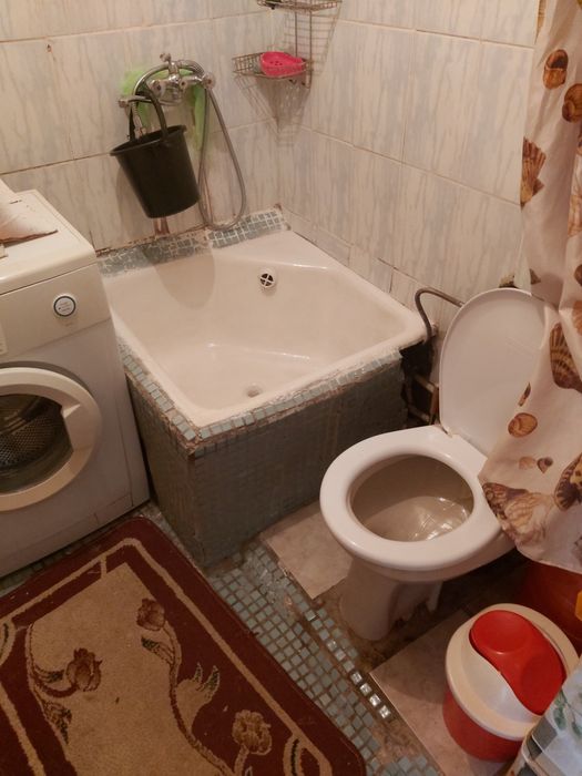 Продам свой дом. Миробадский рн. Бывшие кафе Весна.