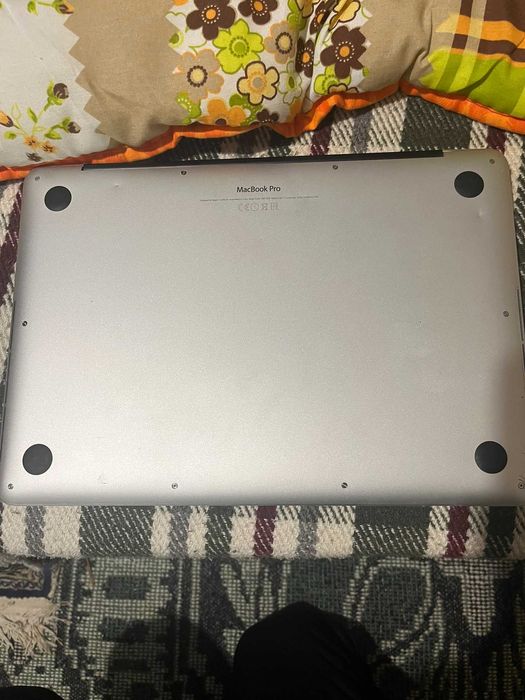 Продавам Macbook pro 2015 13