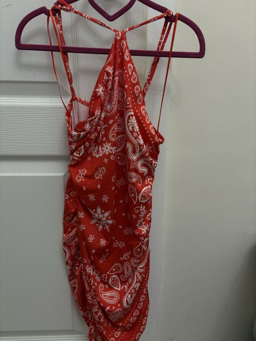 Рокли и пуловери от Zara и Bershka