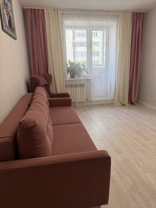 Продам диван + кресло. Шторы и тюль — в подарок!