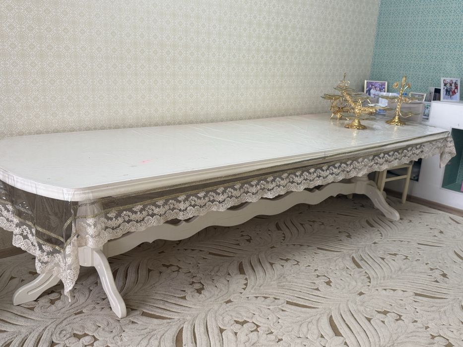 Продам белый стол