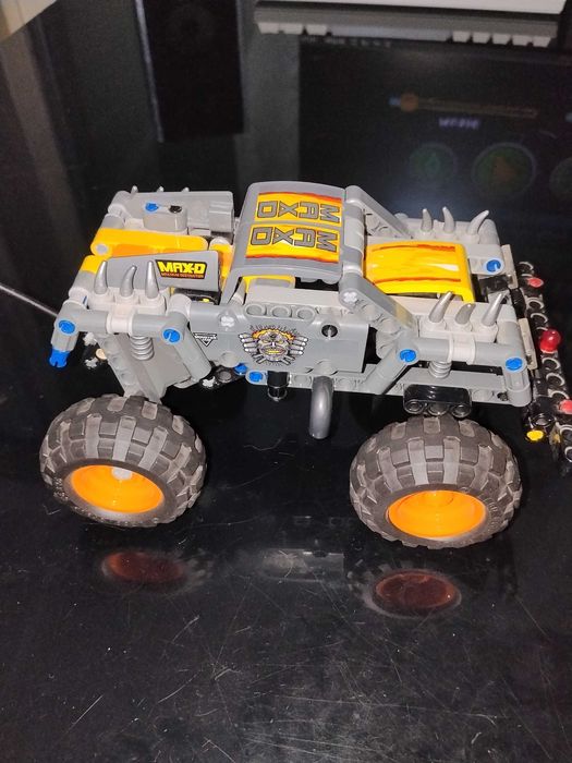 Оригинальный LEGO Technic Monster Jam Max-D