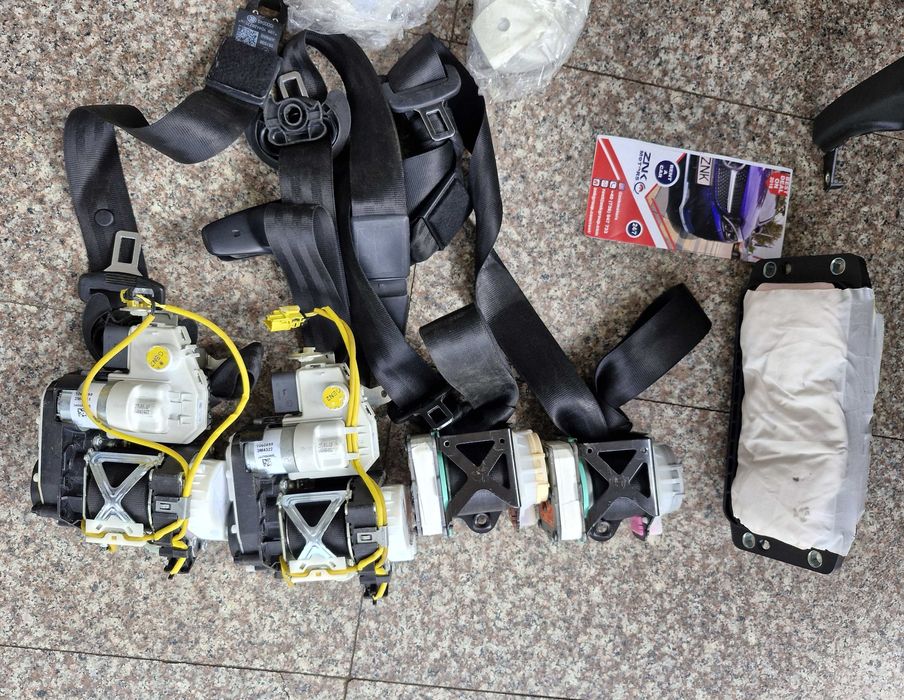 AUDI A8 D4 4H - plansa de bord HUD piele - kit airbag - centuri