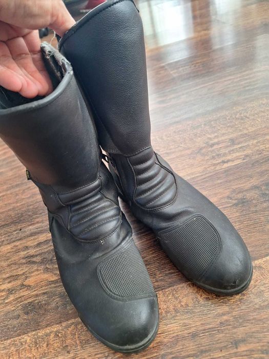 Vand costum ,casca si ghete moto