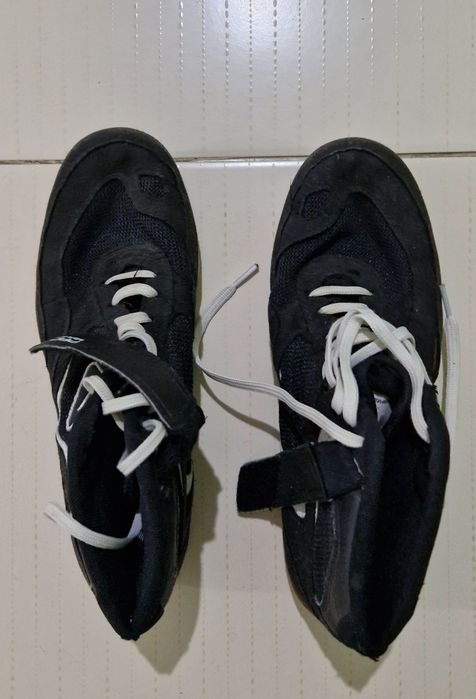 Спортивная  обувь