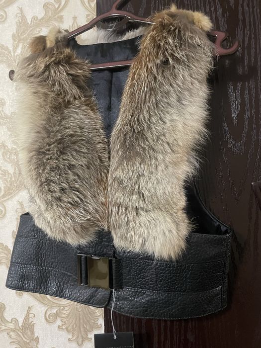 Жилетки разные в отличном состоянии