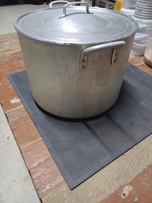 Большая кастрюля