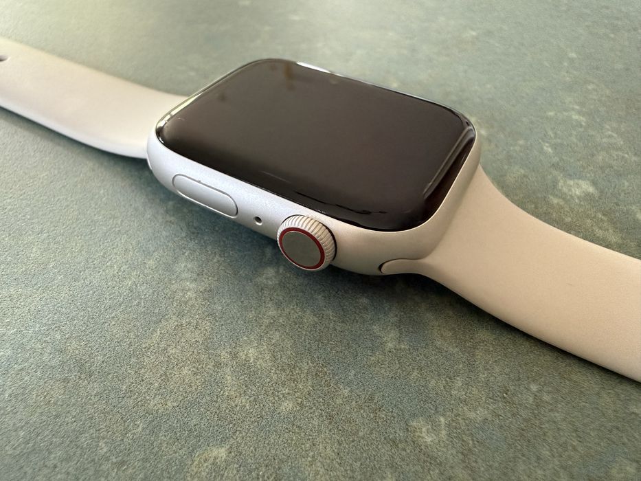 Apple Watch 8, 45 mm cellular starlight