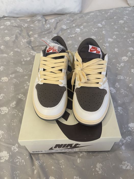 Jordan 1 Travis Scott reverse mocha