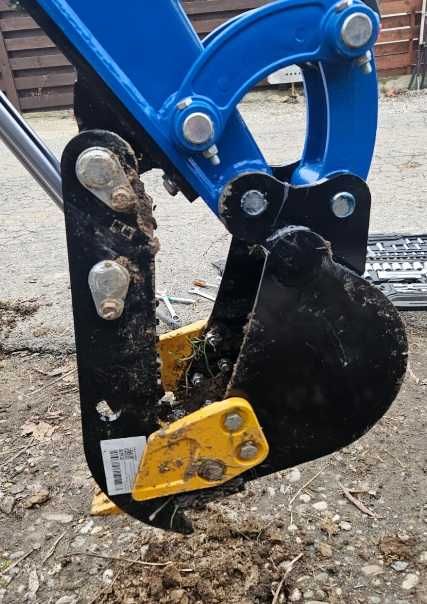 Inchiriez Mini-excavator 1.5t – Gamă completă accesorii (Picon, Sfredel, Gheară)