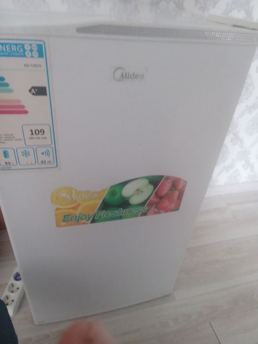Продам маленький холодильник