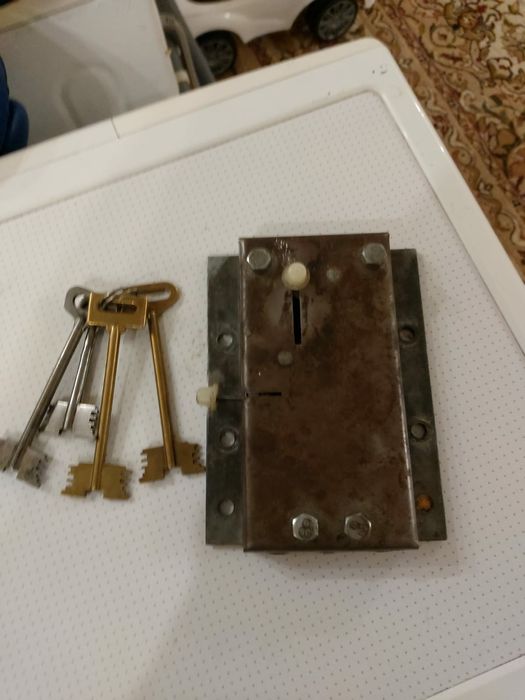 Замок завод октябрь.