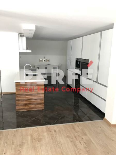 Продава се Многостаен апартамент в Поморие - 280 кв.м за 854 €/кв.м - Снимка #2
