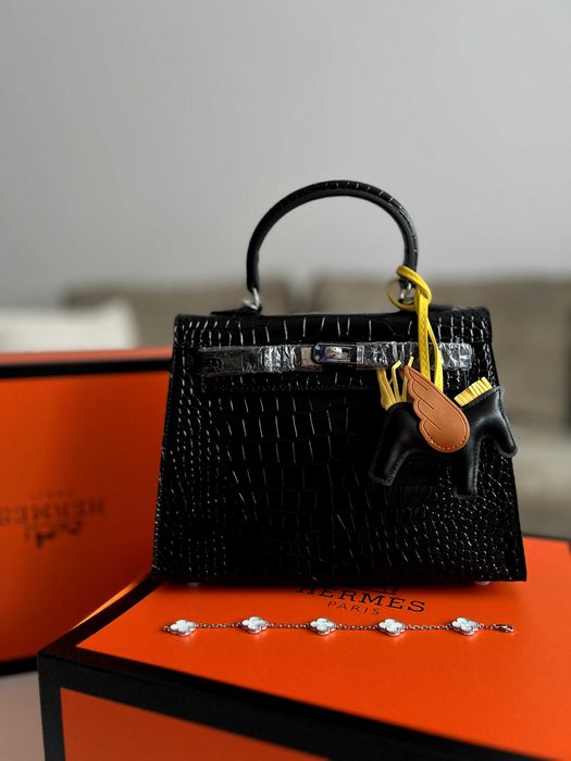 Дамска чанта – HRMS + подарък гривна