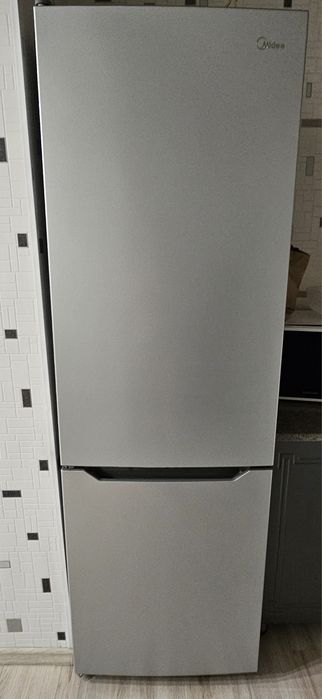Продаю холодильник Midea
