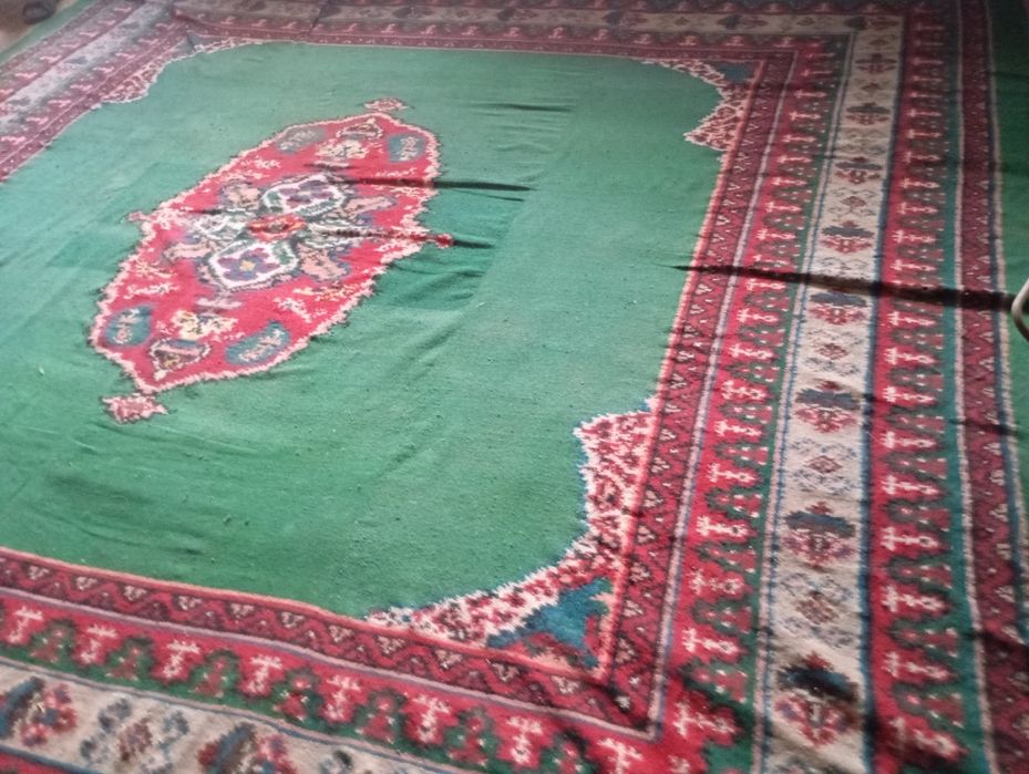 Ръчно тъкан килим