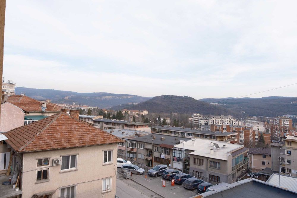 Тристаен панорамен апартамент в центъра на Велико Търново