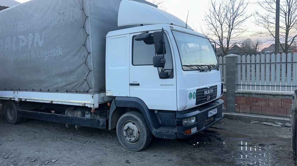 Camion 7,5 tone MAN LE 8220