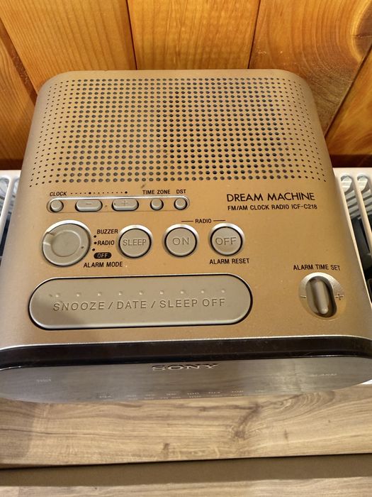 Радиочасовник Sony