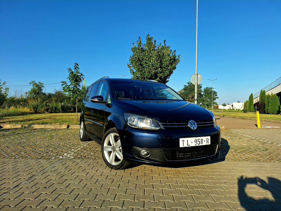 VOLKSWAGEN Touran