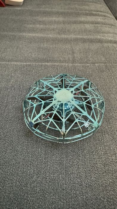 Маленький Дрон без пульта управления