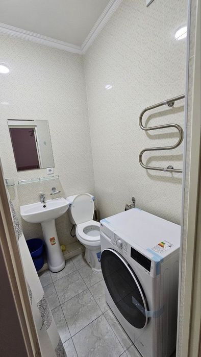 Yashnobod Kadesheva bozori Olmos metrosi yaqinida kvartira bor