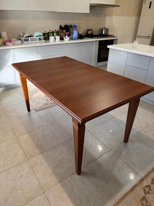 Продается стол стульями